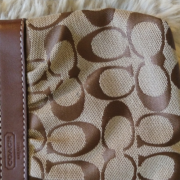 GUC Coach wristlet. - Picture 3 of 8